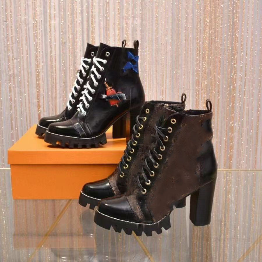 

Designer Laureate Women Boots Brand Flamingos Love Arrow Medal Martin Boot Winter Genuine Leather Coarse High Heel Shoes Luxury Desert Chunky Heeled Booties 35-42, Light cyan