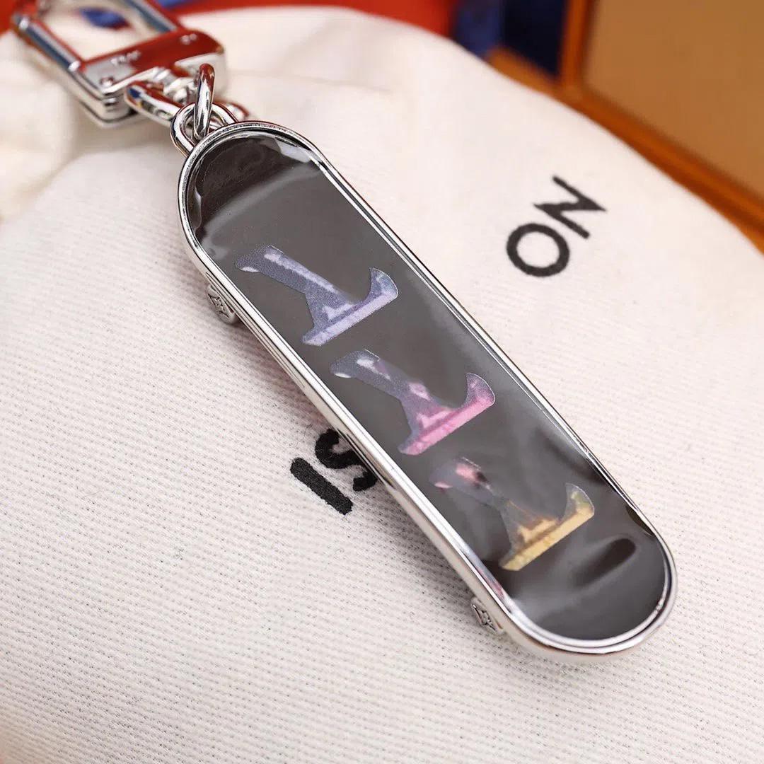 

keychain Skateboard keychains charm fashion creative car key ring chain charm crossbody bag accessories for men and women with the same paragraph