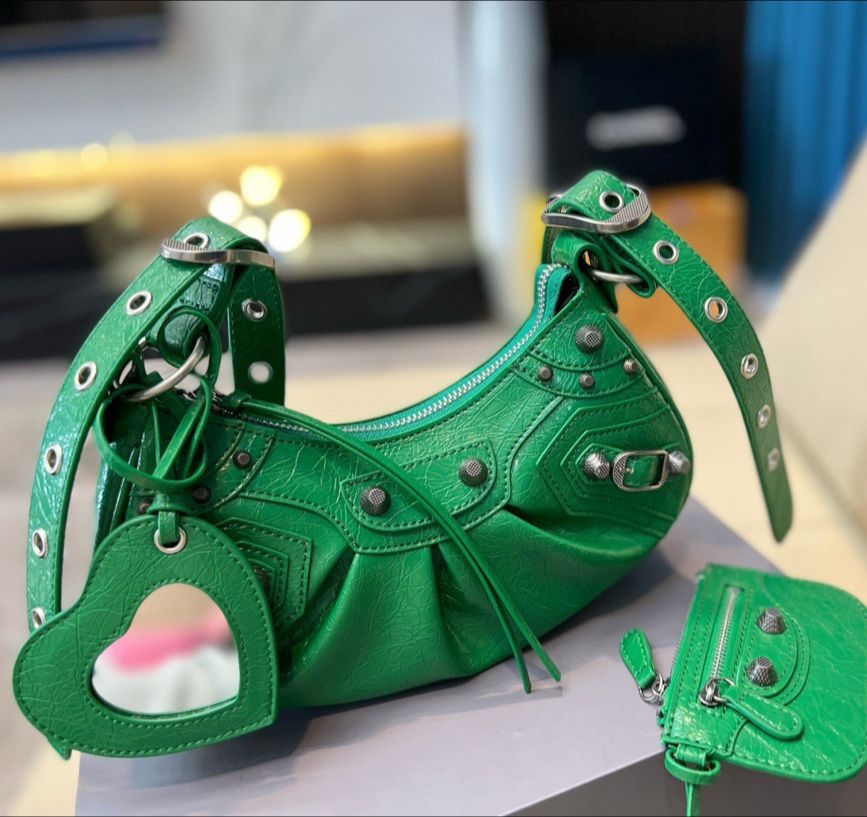 

Womens Shoulder Bag 22fw Fashion Top 5A Leather Hand with Mirror Love Letter Classic Cross Body Motorcycle designer bag Fashion luxurys, Gray