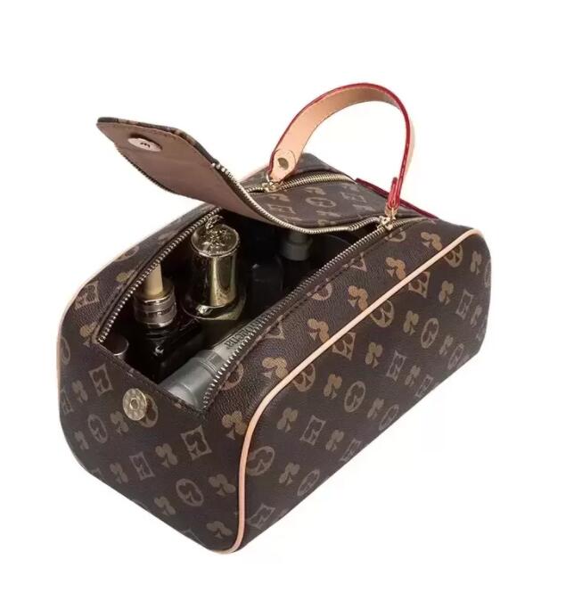 

2022 Top High Quality Men Travelling Toilet Bag Designer Women Wash Bag Large Capacity Cosmetic Bags Makeup Toiletry Bag Pouch Makeup Toiletry Bags 64, 123