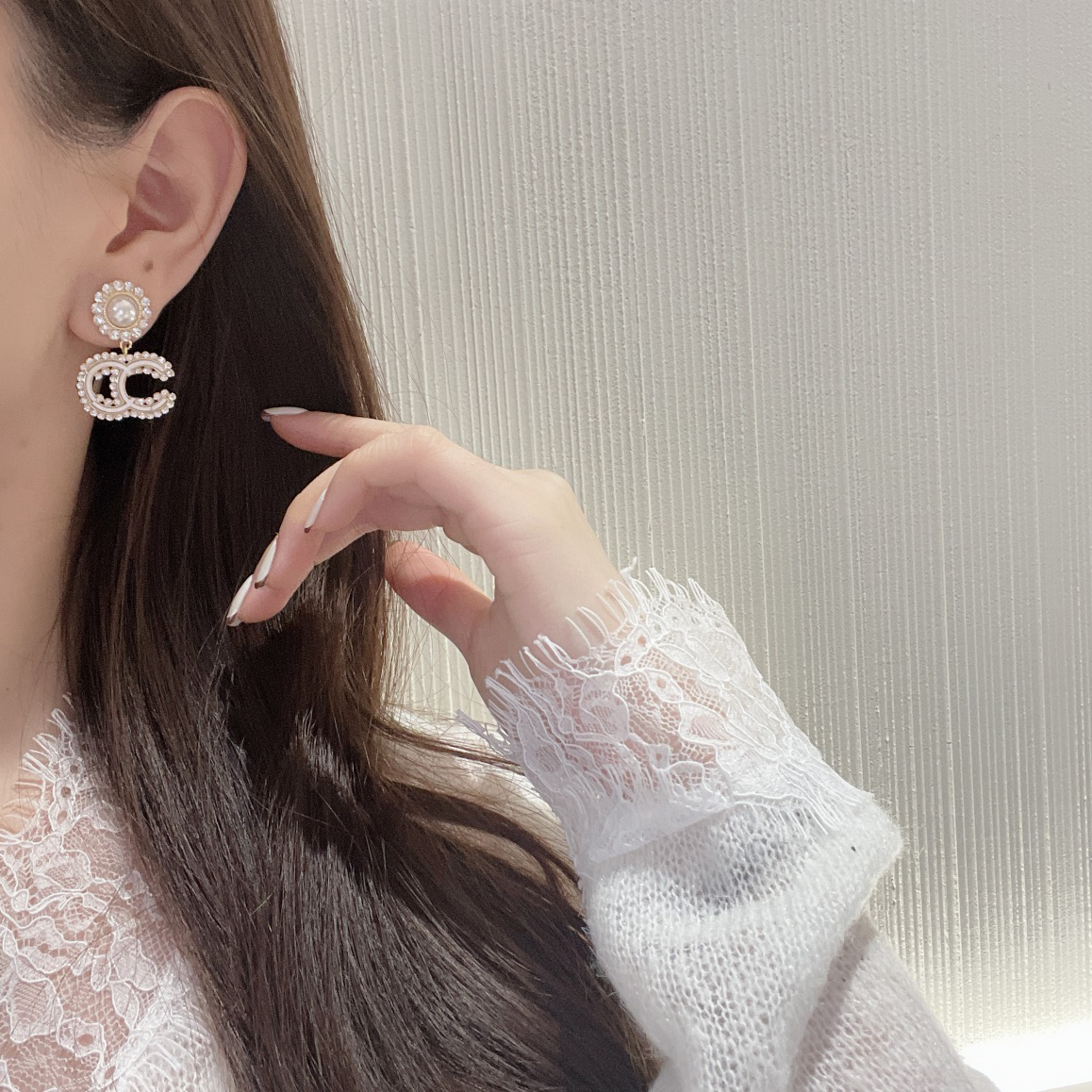 

Exquisite And Luxurious Diamond Earrings Designer Charm Earrings Premium Jewelry Accessories Fashion Romantic Young Lovers Selected Quality Gifts Friends