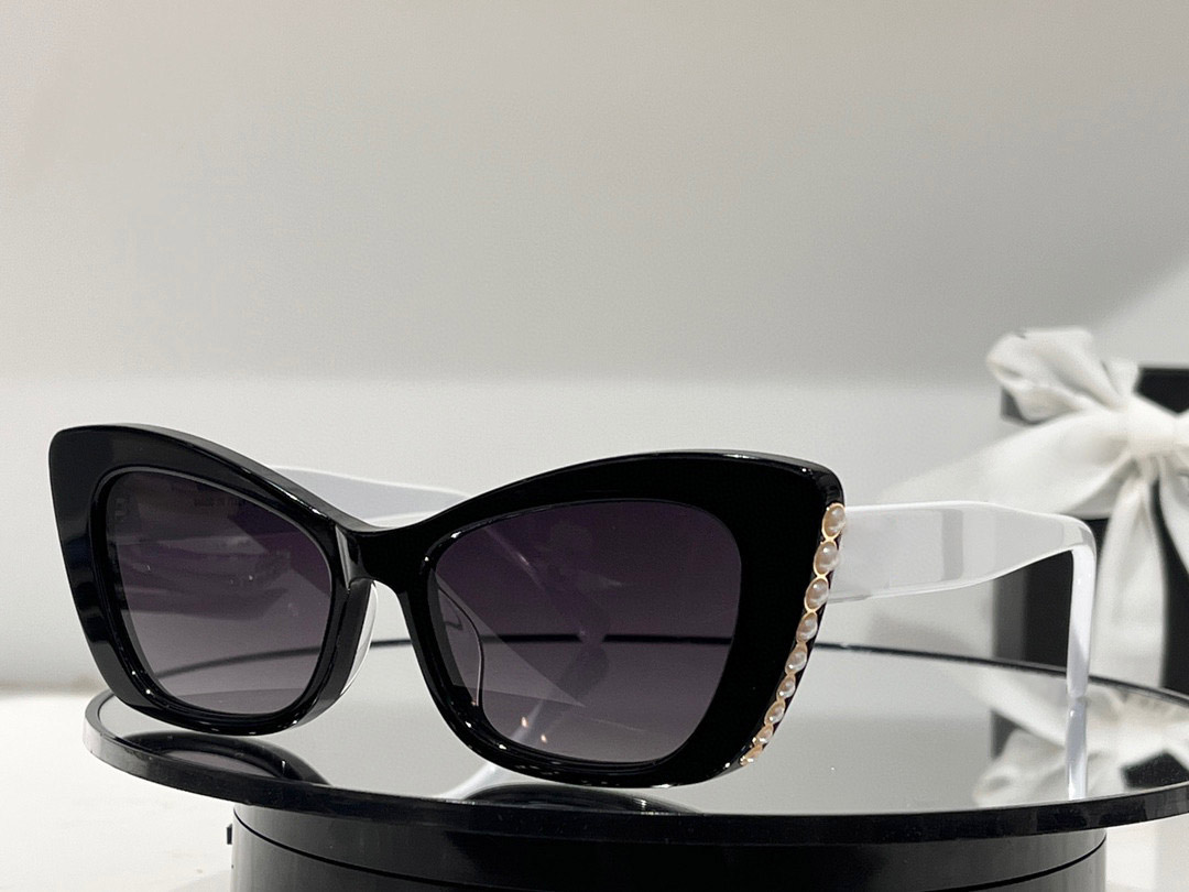 Womens Sunglasses For Women Men Sun Glasses Mens 9021 Fashion Style Protects Eyes UV400 Lens With Random Box