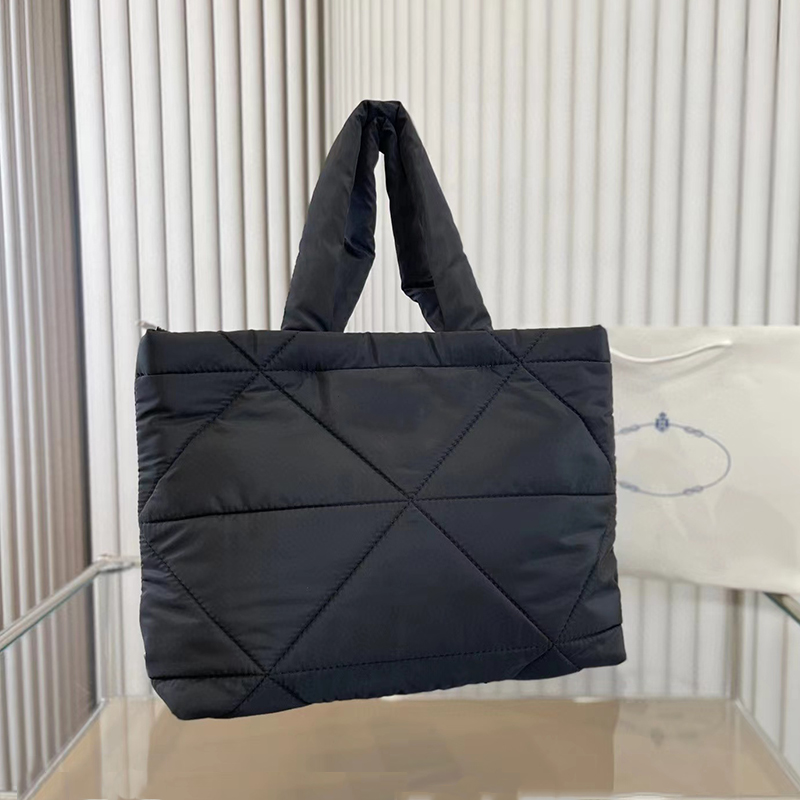 

Large-capacity Designer Totes Handbags Women Handbag Shoulder Bag Black White Lightweight 2023 Winter Fashion Ladies Shopping Bags Travel Purses, Make up difference