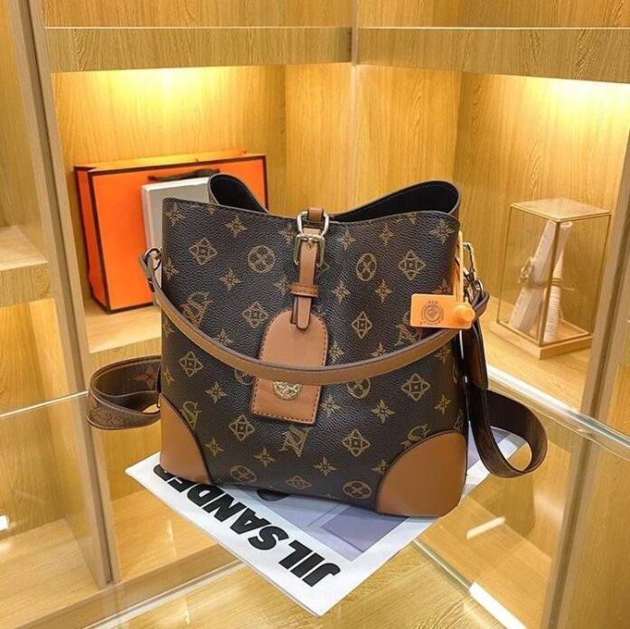 

Luxury Design Vintage Bucket Shoulder Bag 2022 Purses Women's Fashion Retro Style One Shoulder Crossbody Bags Printed Handbag Tote Designers Handbags Wallets 36562, 123