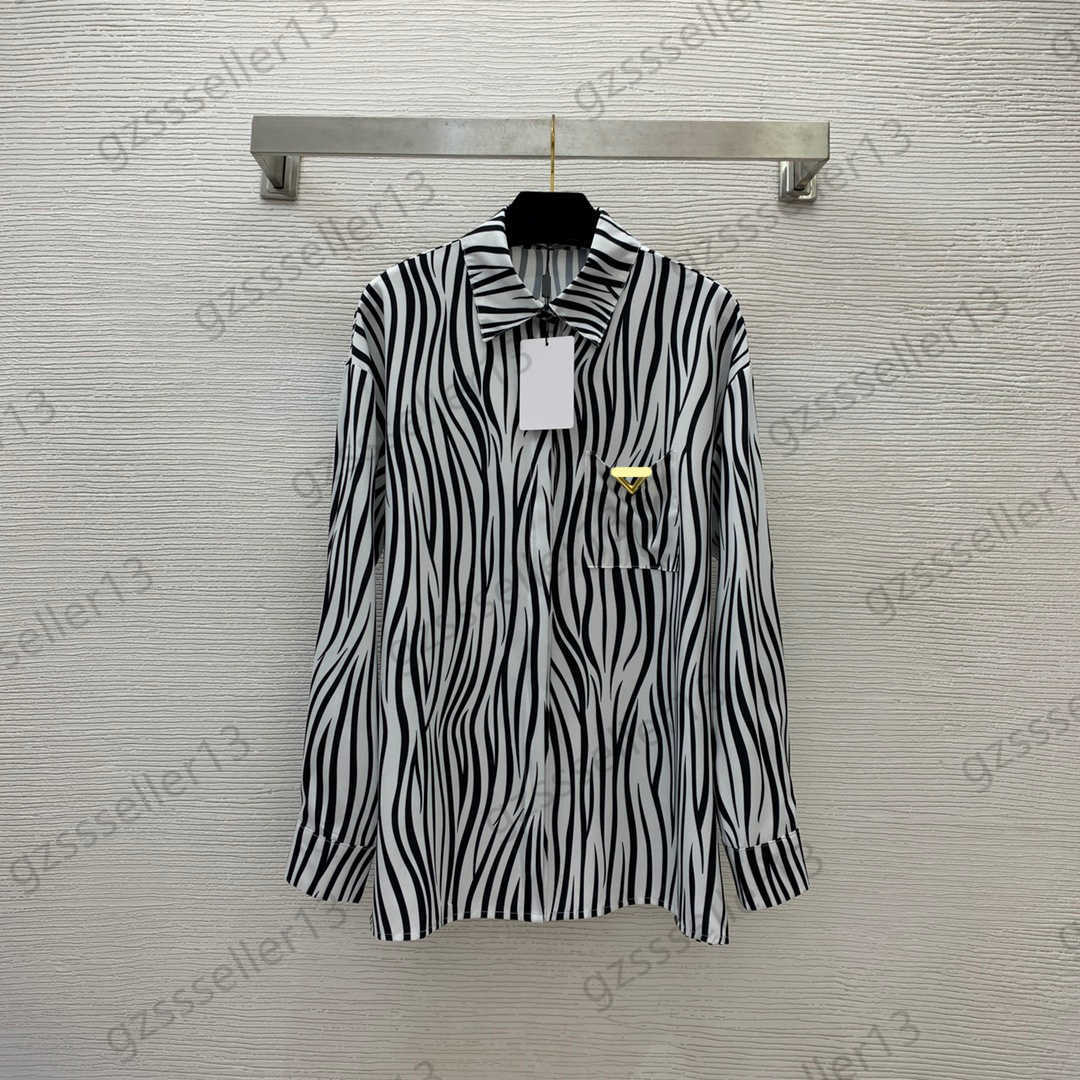

Womens Blouses Shirts Spring Tops Zebra Print Breast Pocket Metal Logo Embellishment Fashion Shirt Lapels Long Sleeves Loose Blouse Casual Joker Women Clothes