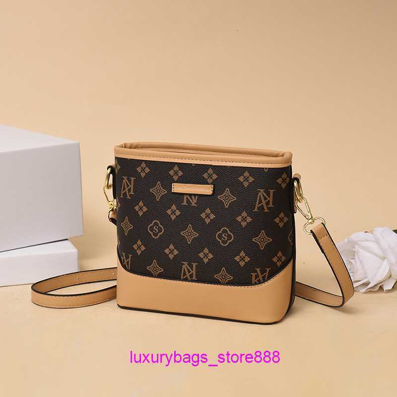 

Women's 2023 Autumn Fashion High Class Foreign Style One Shoulder Crossbody Design Bag Cheap Retail Wholesale, White