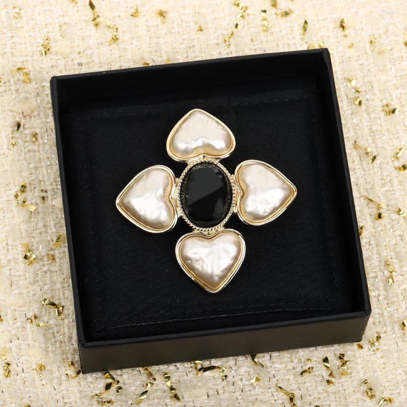 

Brooches 2022 Brand Fashion Resin JewelryLove Brooch Pothole Texture Top Quality Luxury Cute Lovely Beautiful Drop Heart
