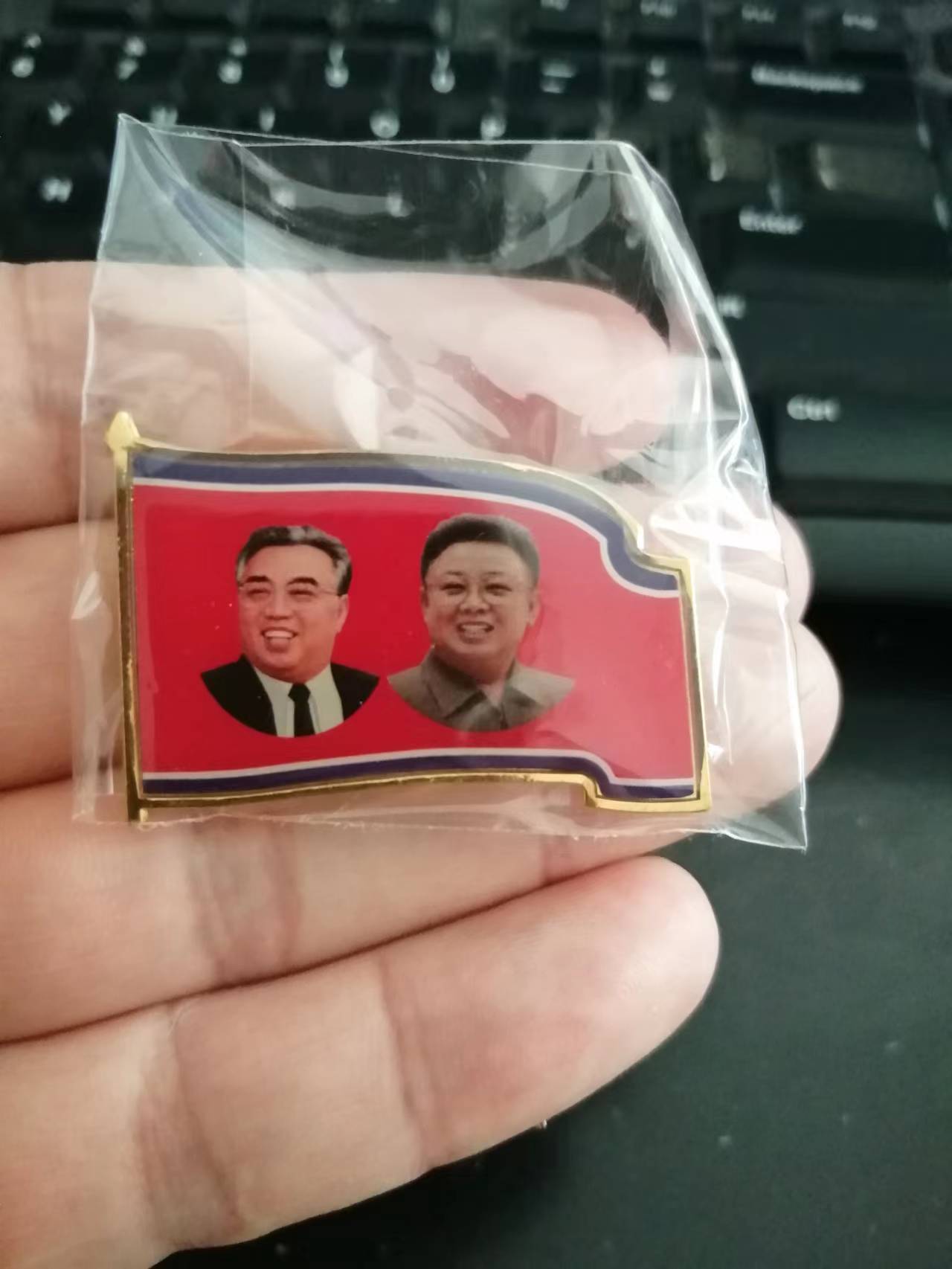 

Blue line round outside 1pcs GIFT DPRK North Korea Badge Medal Pin Brooch for home Decoration Replica