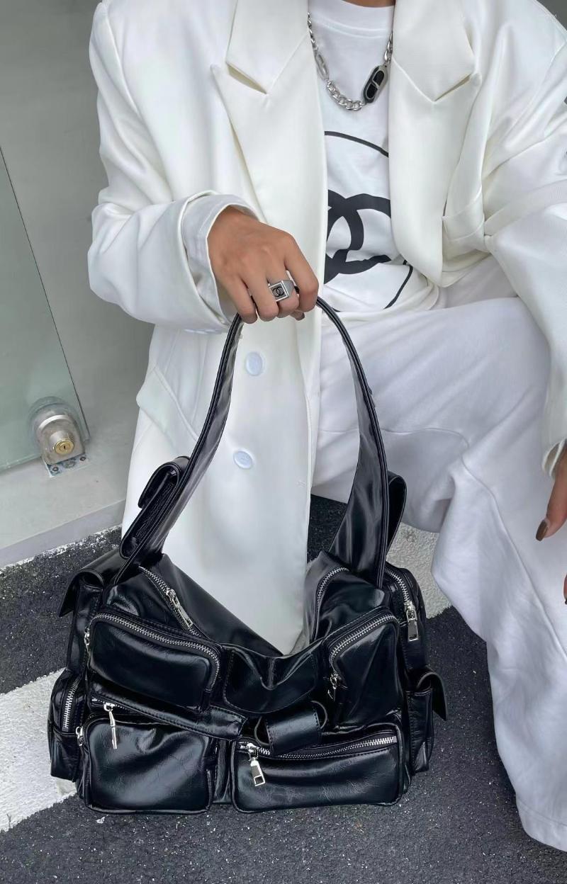 

Evening Bags FIRMRANCH Dark Punk Style Large Capacity Multi Pocket Versatile Trend Shoulder Motorcycle Bag Handbag Street Shooting Female, Small black