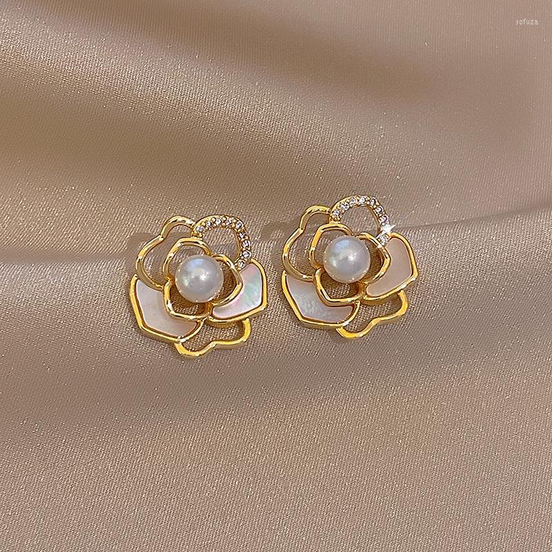 

Stud Earrings 2022 Semi Hollowed Out Golden Magnolia Pearl Shell Jewelry Party Girls' Luxury Accessories Women's Exquisite Gifts