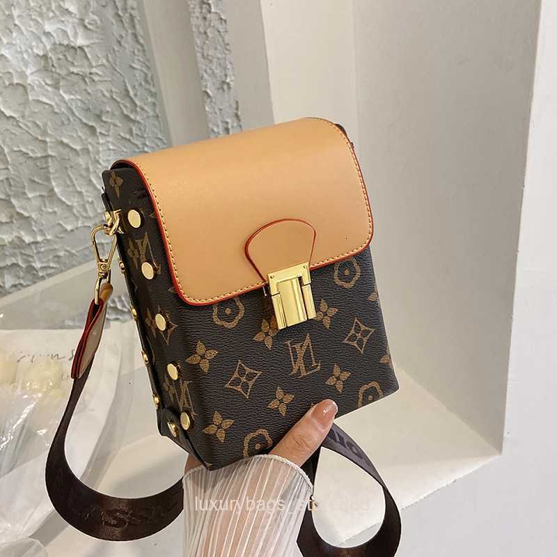 

Store Clearance Wholesale Design Bags 95% Off Premium Women's 2023 Summer New Fashion Printed Messenger Versatile Foreign Style One Shoulder Small Square, Coffee