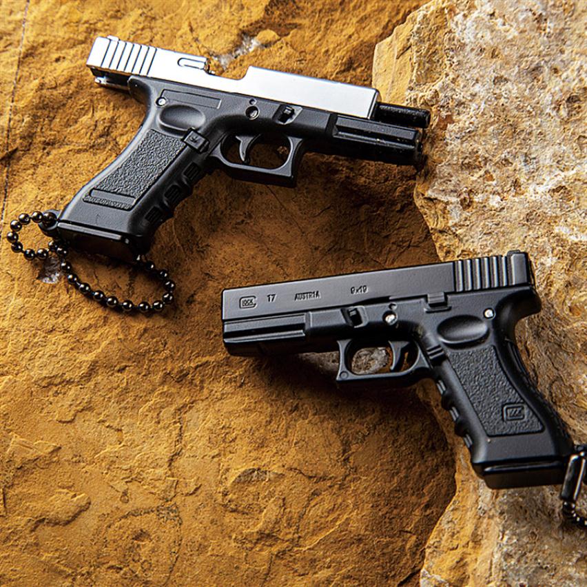 

13 Glock G17 Pistol Gun Miniature Model Alloy Keychain Gift Backpack Pendant Decoration Toy Trend Boy Favorite 220411272d