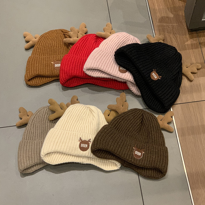 

Wide Brim Hats Bucket Cute antler knitted hat for Christmas season Winter Hat Women Knitted Beanies Outdoor Street Warm Good Quality Fast Ship 221119