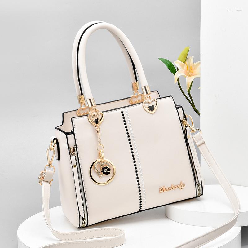 

Evening Bags Large Capacity Luxury Leather Handbags Designer High Quality Women 2022 Summer Style Fashion Messenger Shoulder Bag, Black