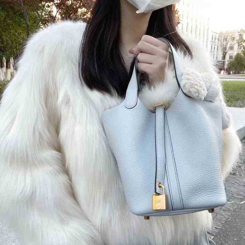 

Bags Designer Heme Luxury h Family Vegetable Basket Female Leather Big Brand High-value Handbag Student Versatile Large Capacity One NX2H, Turtle dove grey (remark: lock color)