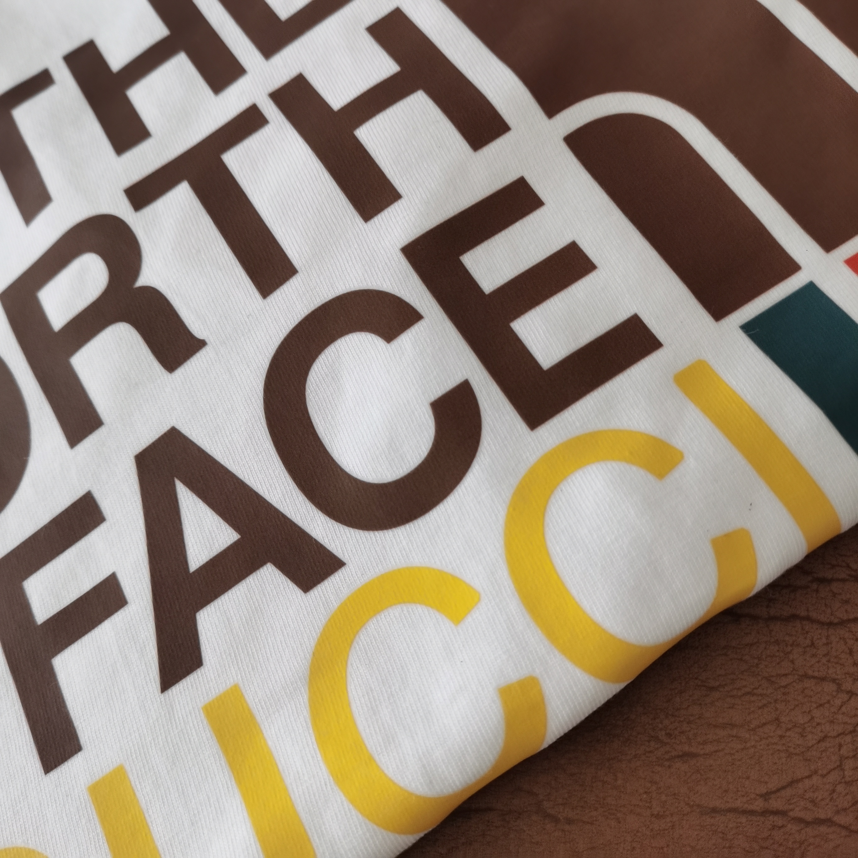 

Italy mens t shirt paris summer brand Luxury Designer Factory footwea Shrink Pilling Baroque Retro Letter Fashion Active Fossil casual ucci tees tops, Standard scale table