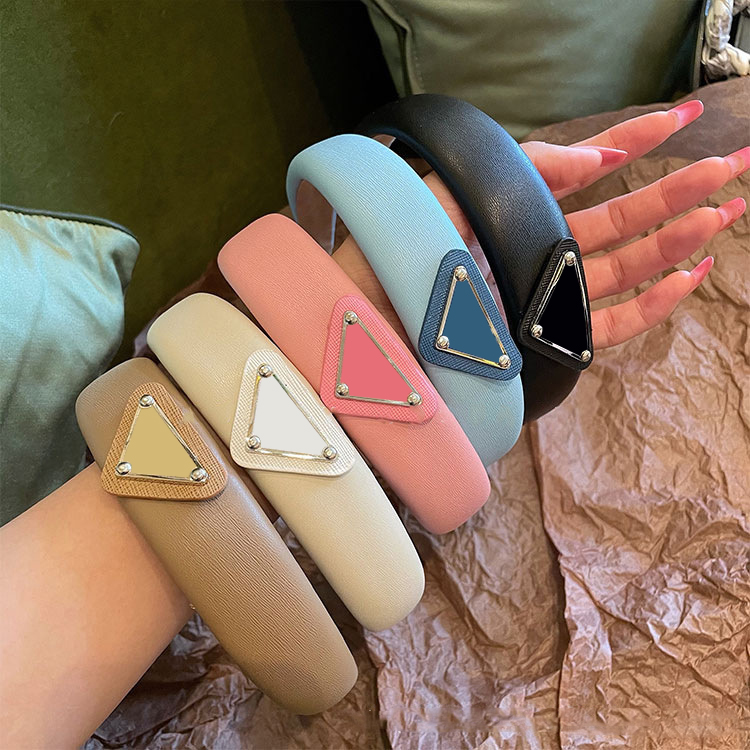 

Classic Letter Triangular Headbands Ladies Temperament Headband Women Party Night Club Hair Hoop Jewelry