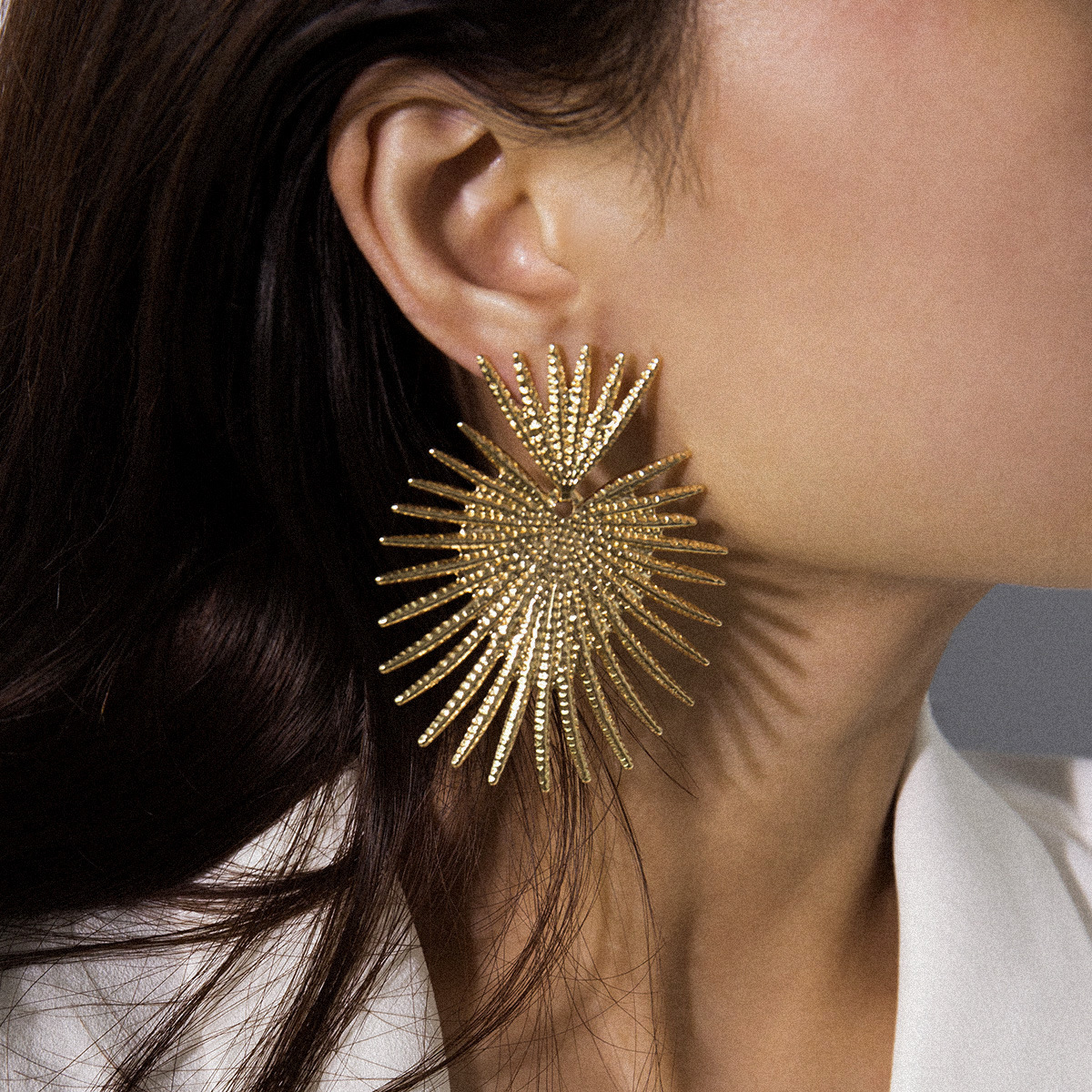 

Charm Accessories retro temperament heart-shaped earrings female personality simple fan-shaped exaggerated tassel geometric stud earrings