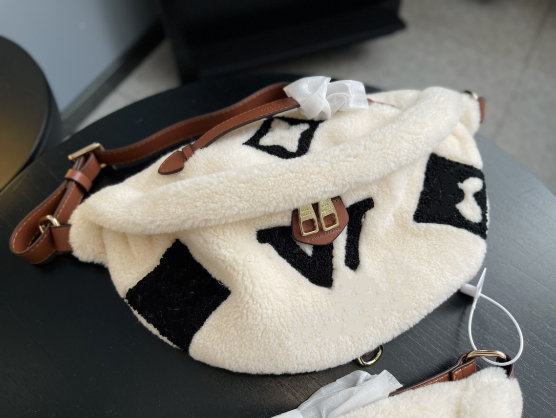 

Mens Womens Winter Teddy Waist Bag Designer Chest Bags Crossbody Lamb Wool Genuine Soft Fur Bumbag Classic Shoulder Belt Bag