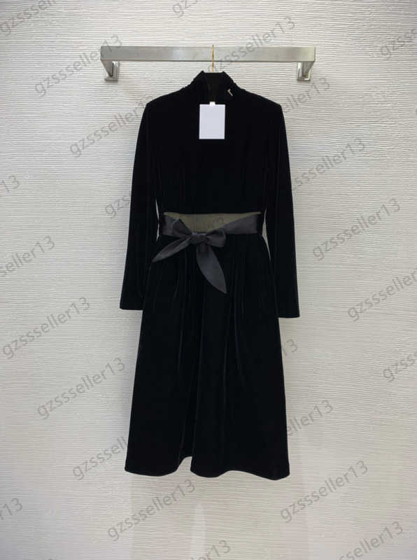 

Dress Womens Designer Clothing Casual Dresses High-necked Long-sleeved Ball Gown Dress Luxury Custom Brooch Waist Perspective Design Maxiskit Women Apparel 1970