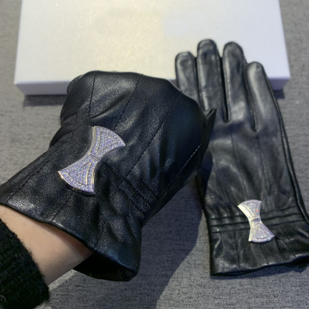 

Shiny Diamond Letter Gloves Designer Leather Mittens Crystal Sheepskin Gloves Ladies Rhinestone Gloves Christmas