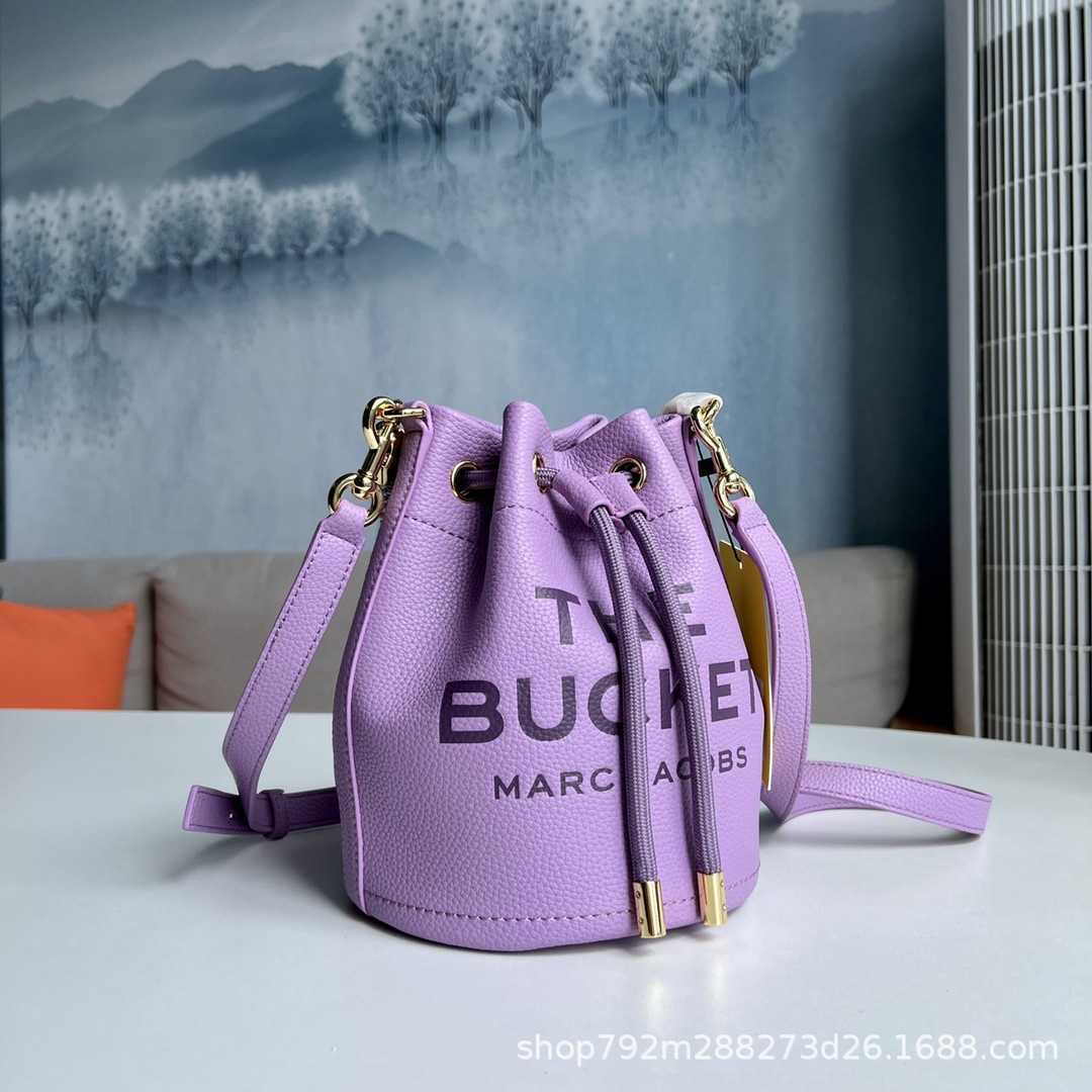 

Luxurys Women Chain Crossbody Marc's Jacob Bags Designers Handbag New Cowhide Mj Bucket Bag Large Capacity Drawstring Handheld One Shoulder, Purple8