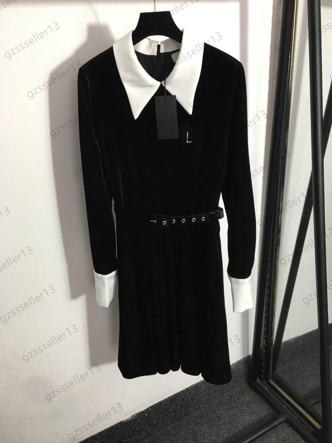 

Dress Womens Designer Clothing Casual Dresses Letter Logo Brooch Color Matching Lapels Long Sleeve Dress Velvet Fabric Belt Slim Maxiskit Woman Clothes