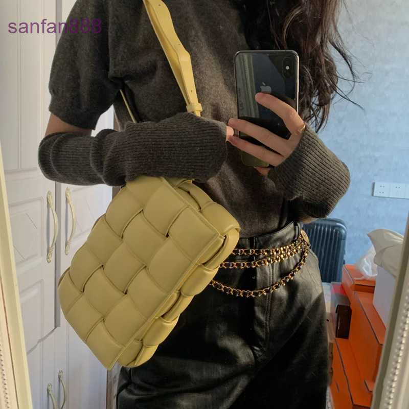

bottegas Bottegas Bag Jodie 2022 New Leather Shoulder Belt Woven Fashion Pillow Versatile One Crossbody High Quality Women's CJEK CJEK EAR3, No bag