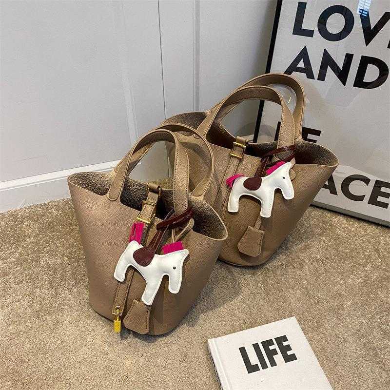 

Handbags Luxury Designer Birk Genuine Leather Cons High Bucket Bag 2022 Simple Shoulder Net Fashion Small Cross Body w, Large white