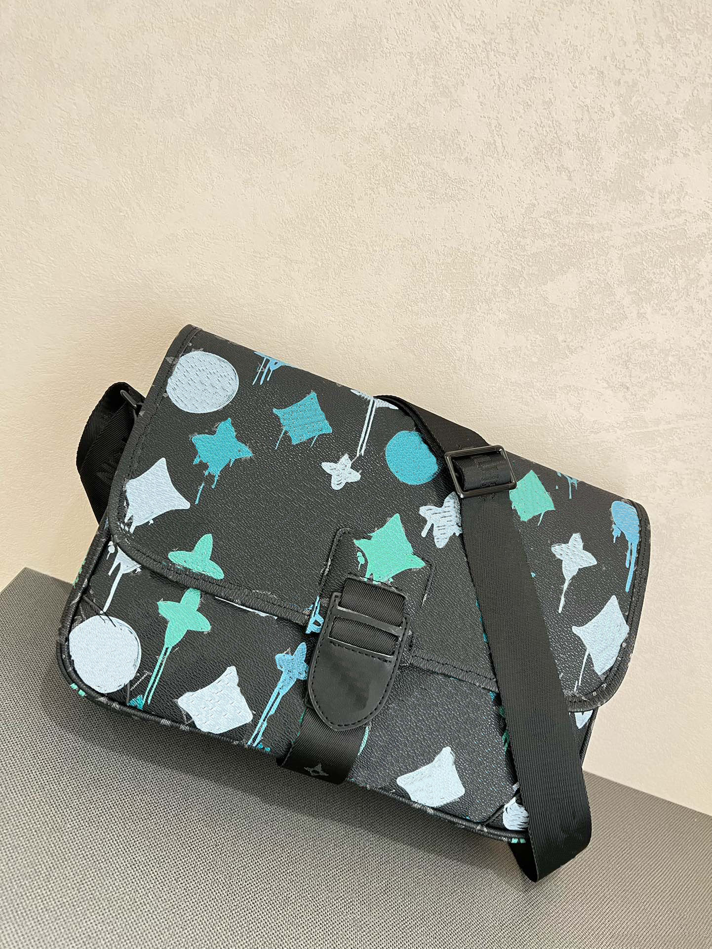 

Man Archy Messenger PM MM bags Medium Postman Satchels Hobos Men Monograms Macassar Eclipse Canvas Totes 23SS Travel Casual Purse Designer M21394 M46328 M21358, M21394 35cm