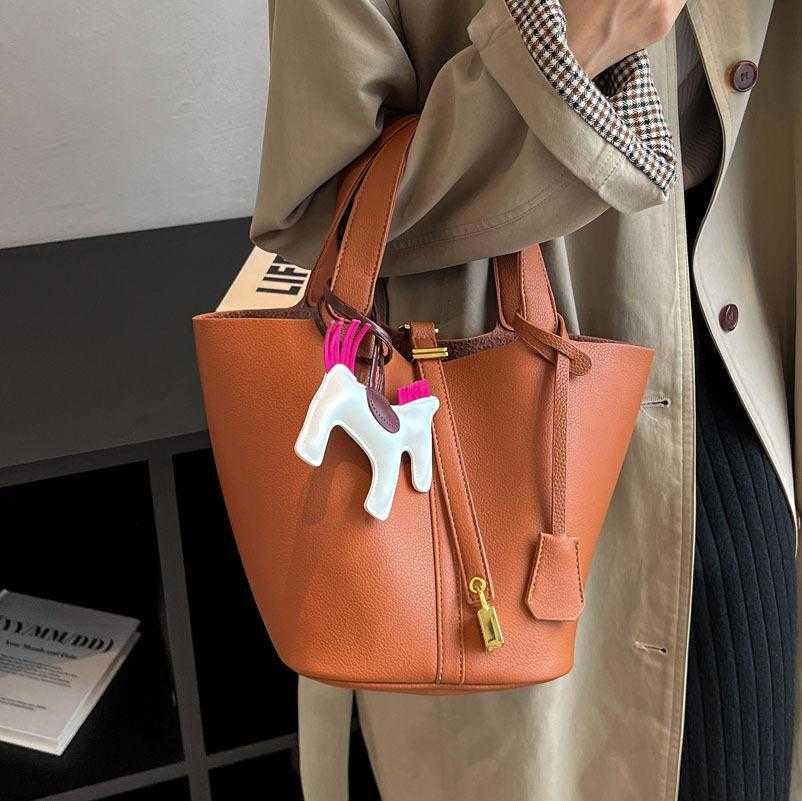 

Handbags Luxury Designer Birk Genuine Leather Cons Niche Bag Women's 2022 High-end Fashion Portable Bucket Versatile Commuter Cl Khw2, Large white