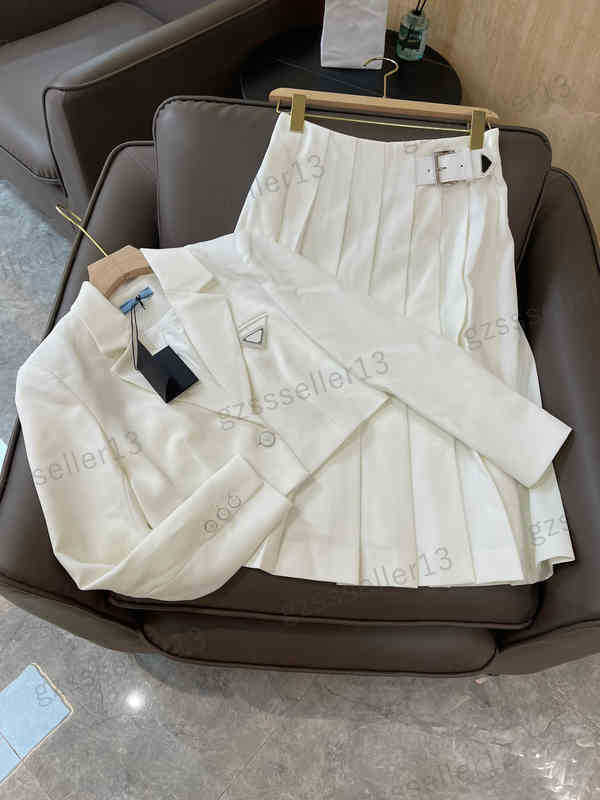 

Designer Womens Two Pieces Dress PR Brand Jacket And Skirt Sets Logo Decoration Women Clothing