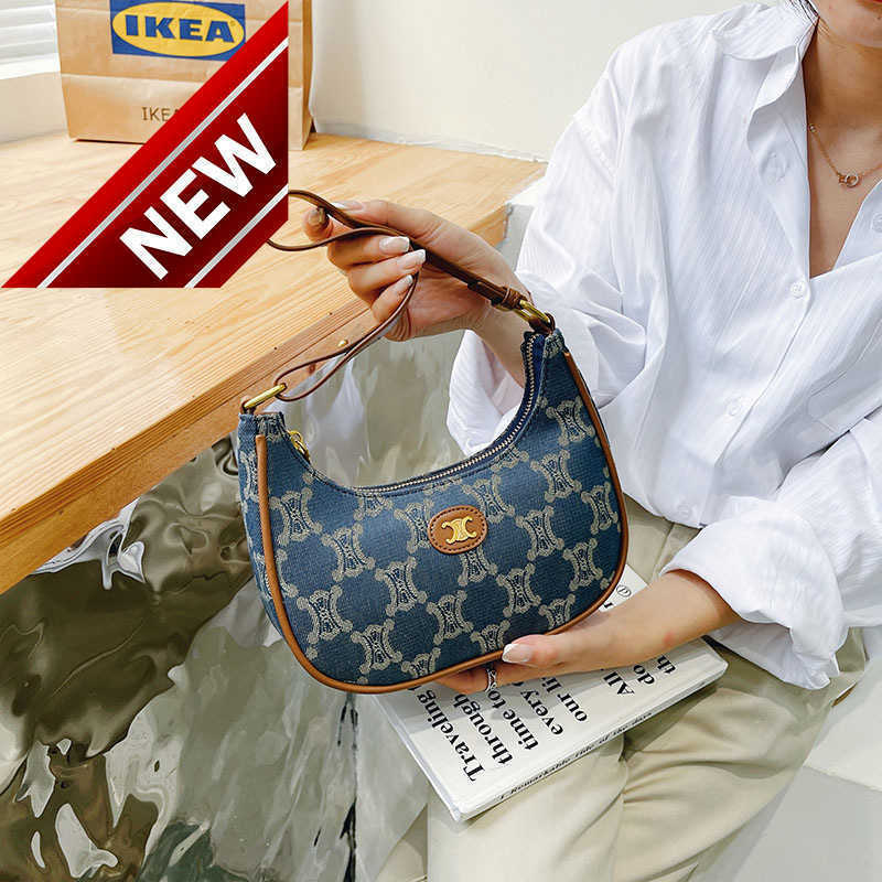 

Women's Designer Bags New Autumn and Winter 2023 Single Shoulder Underarm Denim Triumphal Arch French Stick Leisure Crossbody Factory Direct Sales, Creamy-white
