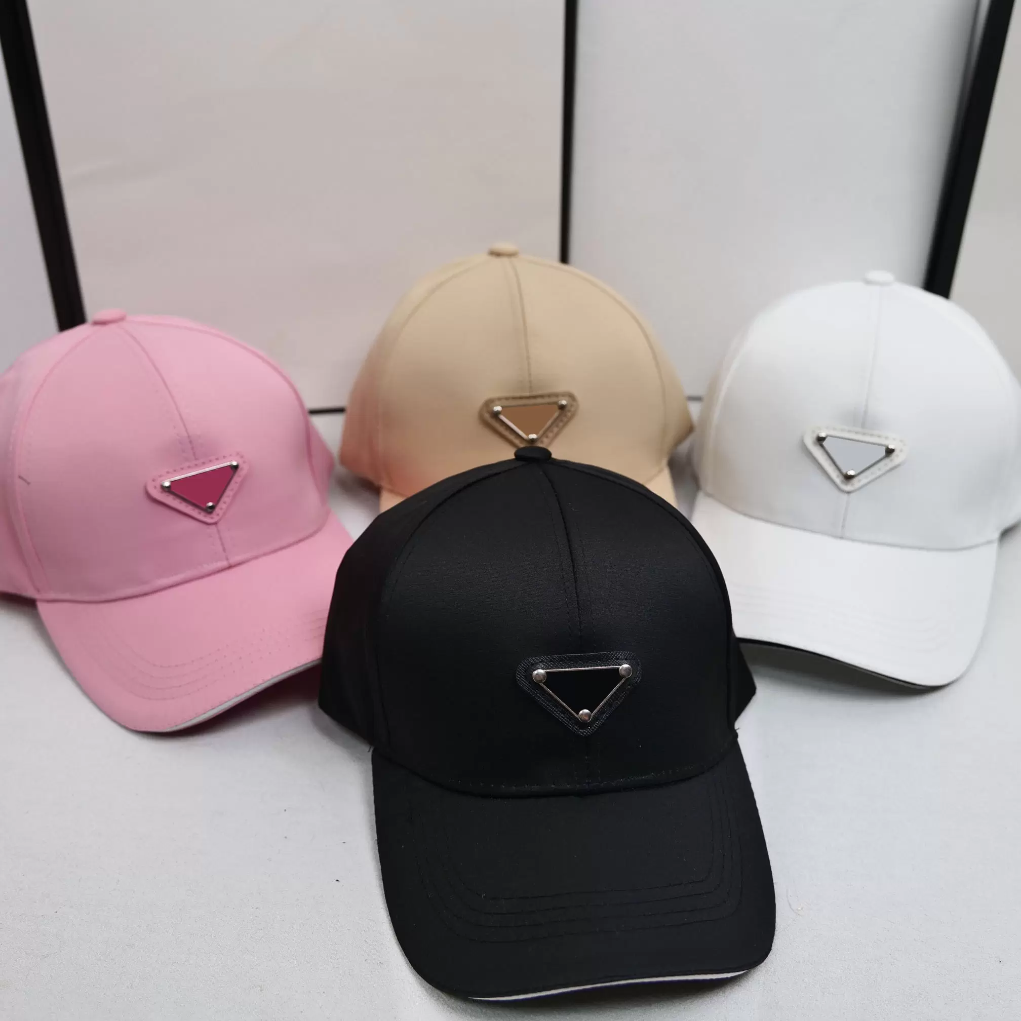

Designers hats luxurys baseball cap sun hats summer beach couplecap solid color letter temperament leisure travel hundred take sunshade caps very good, Pink