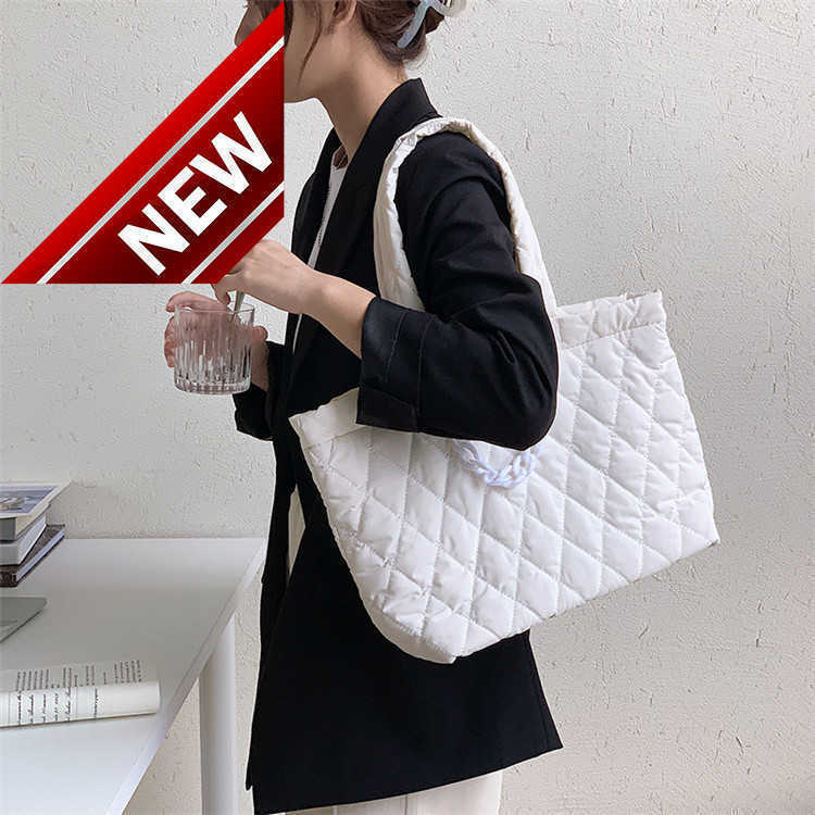 

Women's Designer Bags Arc De Triomphe Nylon Tote Large Capacity Girls' Small Fragrant Wind Lingge Chain Fashion Single Shoulder Factory Direct Sales, White1