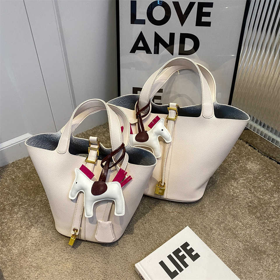 

Handbags Luxury Designer Birk Genuine Leather Cons Bucket Bag Women's 2022 Fashion Style High One Shoulder Armpit Pony Classic, White trumpet