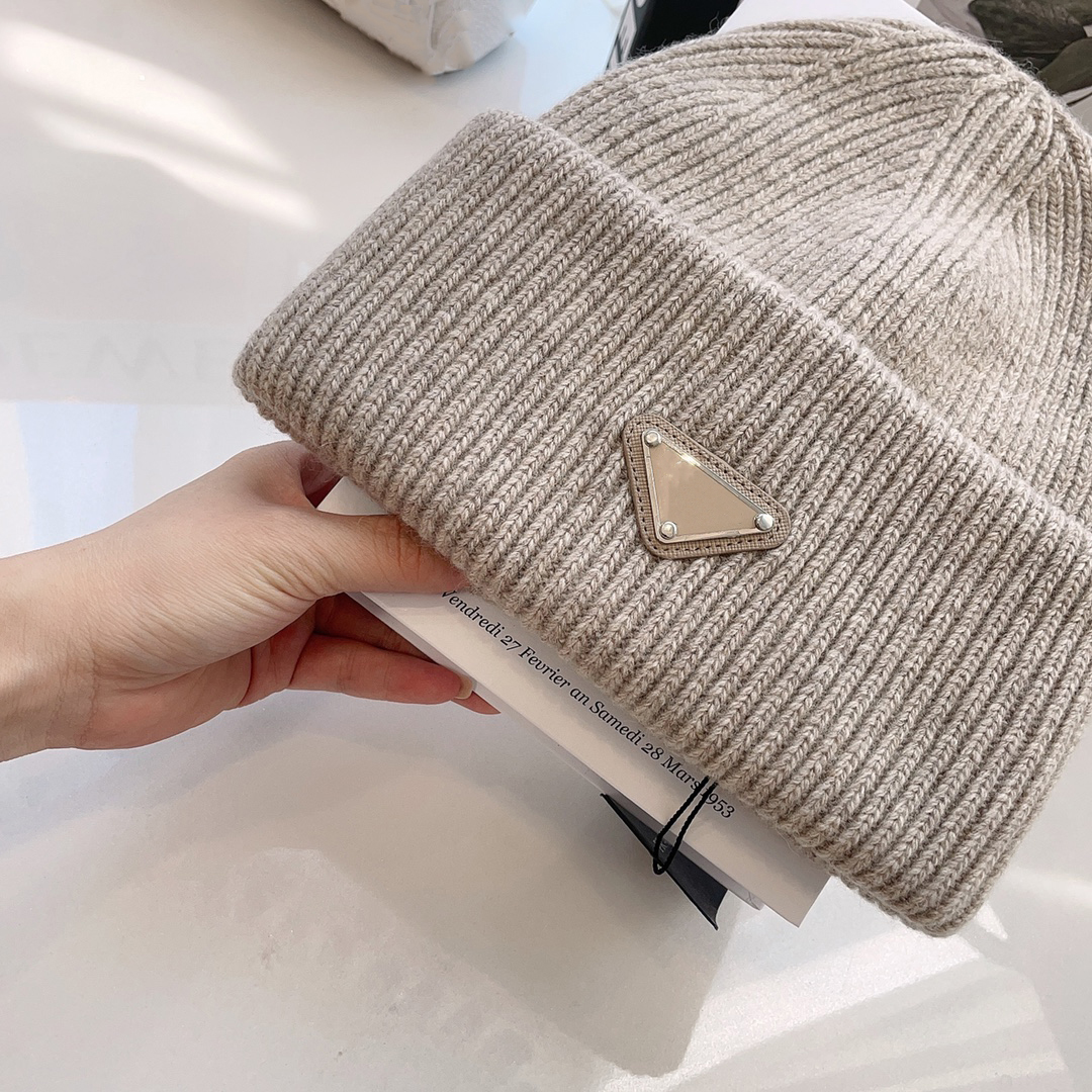

Designer beanie luxury knitted cap high version hat autumn and winter men and women wool warm comfortable fashion trendy casual hundred very nice, White