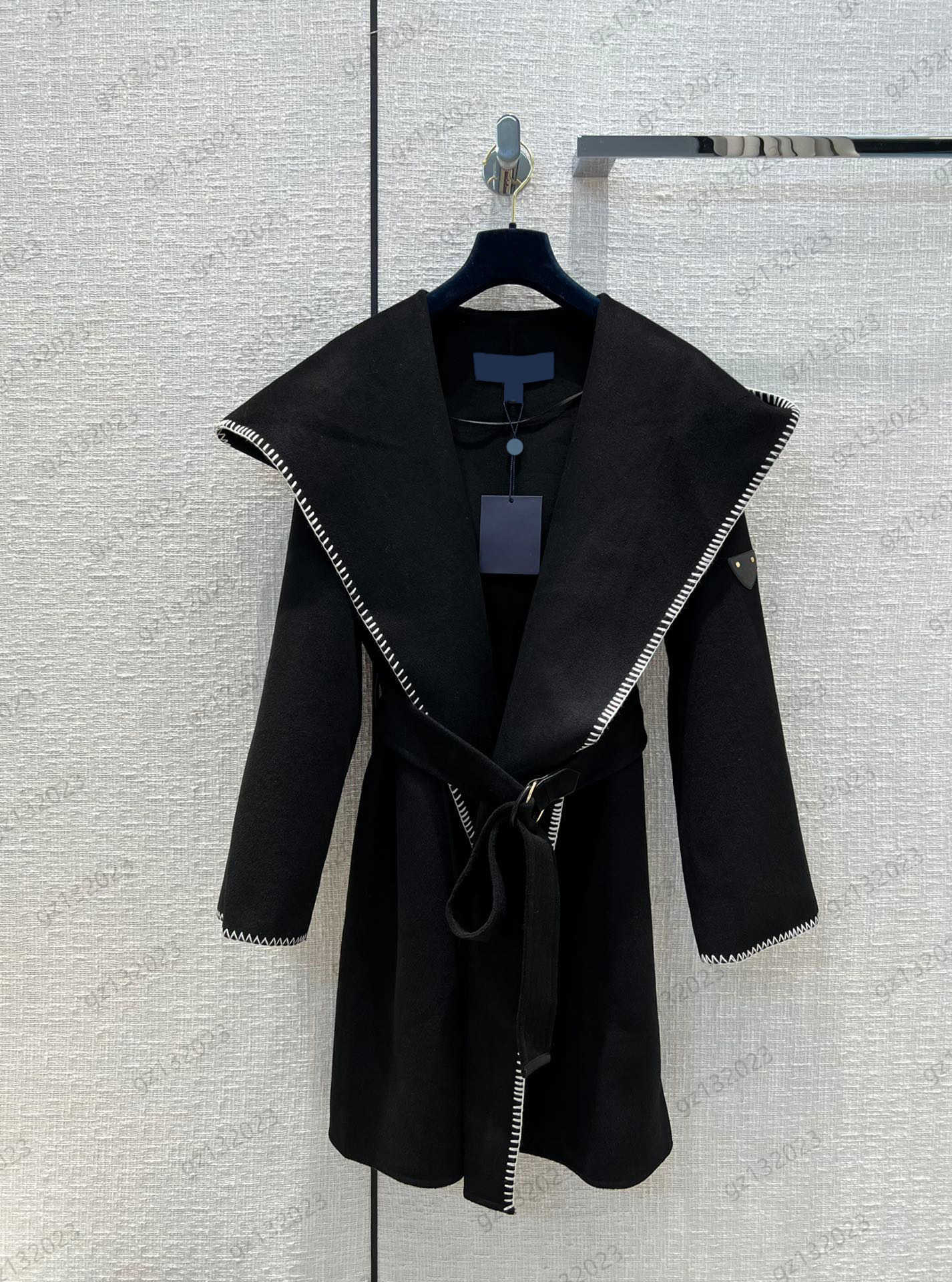 

Womens Coat Wool Blends Classic Enveloping Large Lapel Hooded Coats Braided Lock Edge Long Sleeve Belt Slim Outerwear Fashion Luxury Women Apparel
