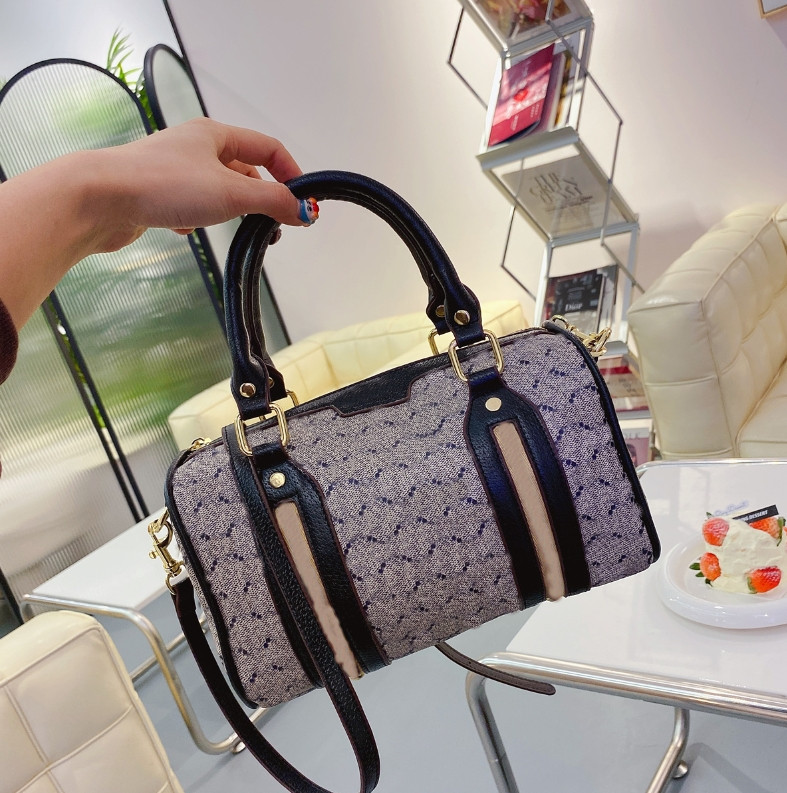 

High Quality Luxury Designer Bags Leather Female Fashion Trendy Crossbody Tabby Shoulder Bag, White