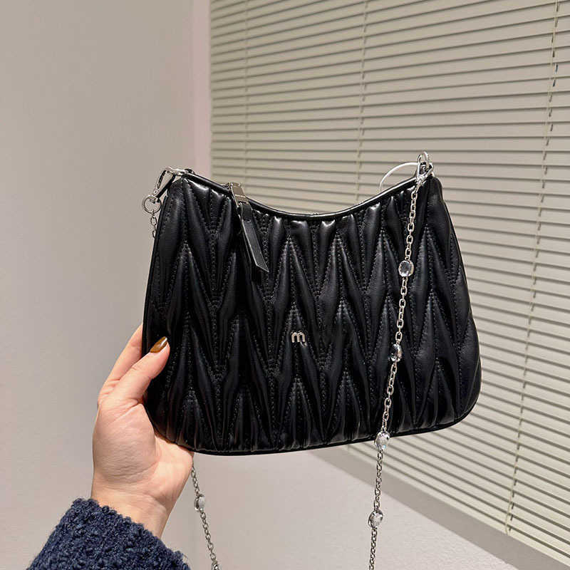 

Evening Bags Luxury miu Rhinestones Chain Bag designer handbags women messenger bags Fashion Pleating Shoulder Bag Texture Leather Purses 221123, Mmbag black