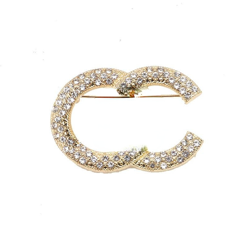 

Women Brand Letter Brooches Designer Gold Plated Inlay Crystal Rhinestone Jewelry Brooch Fashion Pearl Pin Wedding Party Ladys Sweater Accessorie Gift