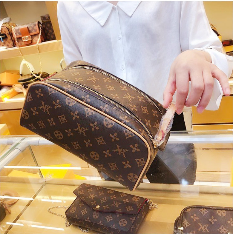 

Sales Discount Women Handbag Purse Cosmetic Bags case Wash Bag woman serial number flower checker grid fashion classic Louisbag1688, Brown lattice