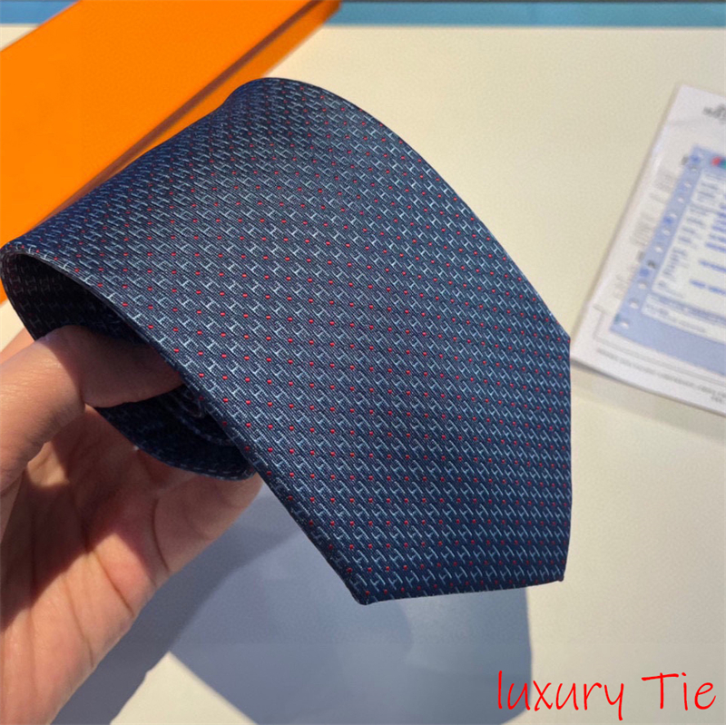 

Luxury Men Tie Maillons Entrelac Designer Ties Silk Letter Embroidery Hand Roll Bowtie 4 Style Brand Tie Fathers Day Gift