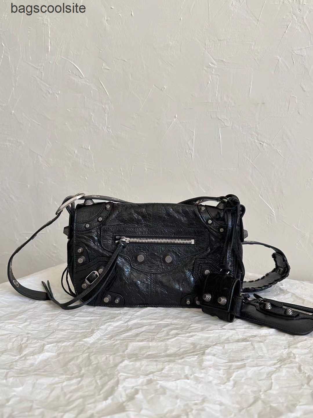 

Shoulder Le Cagole Bag Designer Bags Balencigas 2023 Product Jay Chou Cracked Oil Wax Sheepskin Rivet Motorcycle Messenger Camera, Black