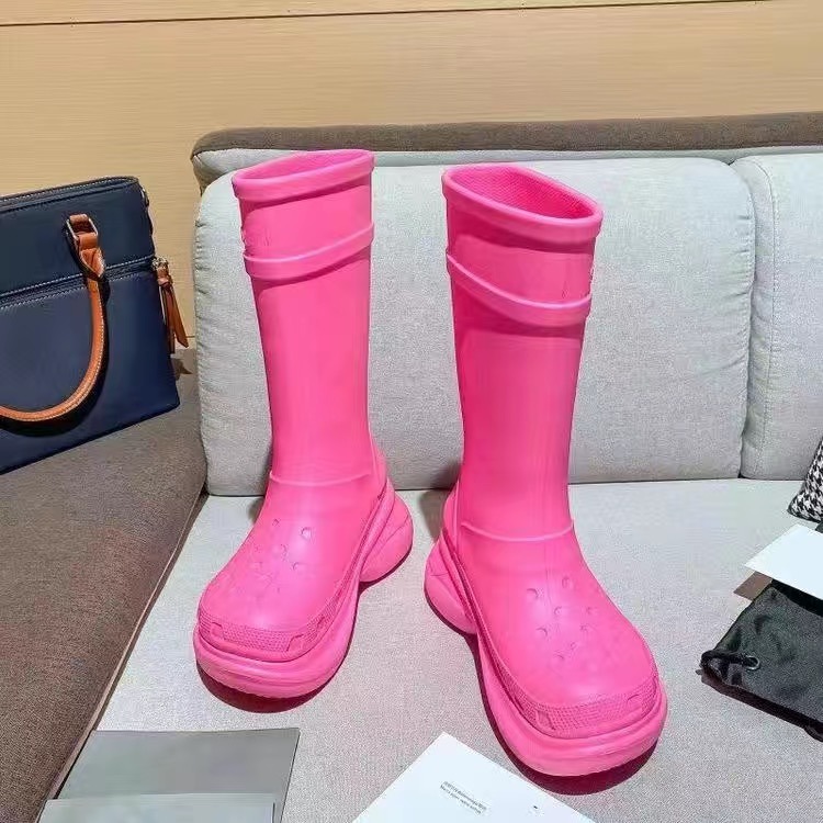 

2022 designer CROSS Rain boots rubber round head luxury waterproof jointly platform fashion runway look Fashion show runway style 04