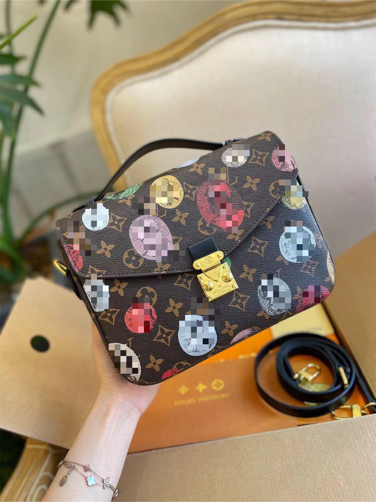 

2022 New designer bags louise viuton womens Shopping Bag Gradual Color Contrast Large Tote Special ins Fashion Shoulder Bags, Coffee