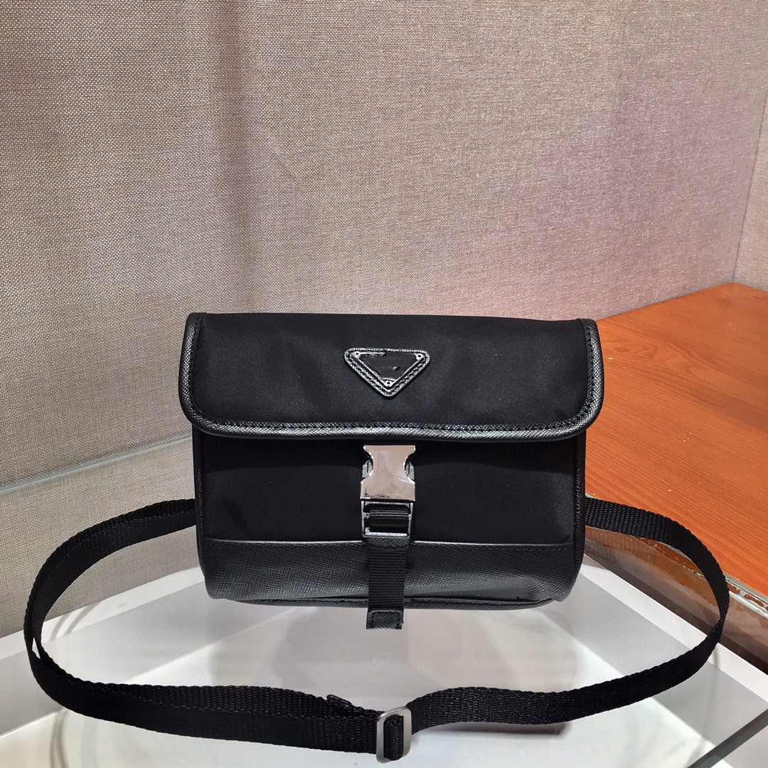 

Ladies black silver buckle slung shoulder bag fashion waterproof fabric leather bag