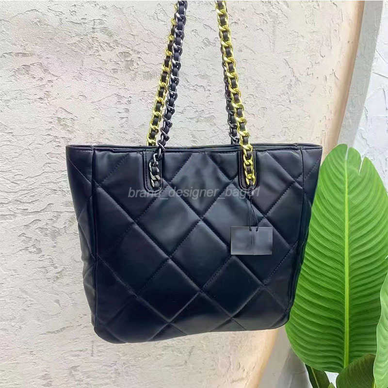 

2022 New High Quality Chain Shoulder Bag Cross Body Autumn And Winter Large Capacity Bag Women Fashion Commuter Handheld Tote Bag 111322H, Make up the difference