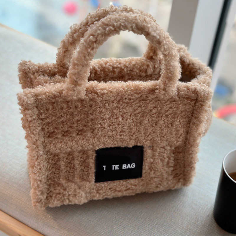 

Designer tote Totes handbag Women PLUSH Wool Crossbody Mini Shopping Bag Winter Letter Casual Handbags Wallets 221122, Brown