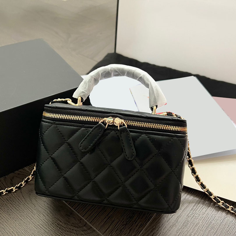 

22A Womens Designer Cosmetic Case Box Bags Top Handle Totes With Gold Metal Hardware Matelasse Chain Crossbody Shoulder Handbags Crad Holder Outdoor Purse 16CM